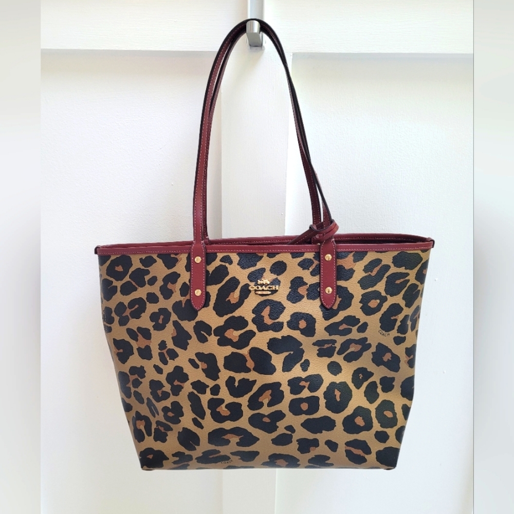 Coach REVERSIBLE CITY TOTE WITH LEOPARD PRINT